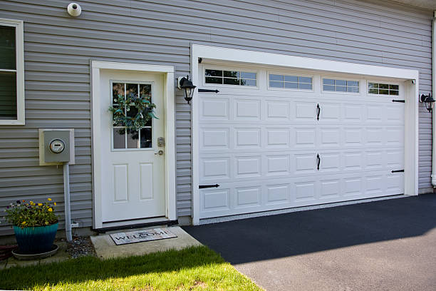 24/7 Emergency Garage Door Panel Replacement experts in Dunthorpe, OR
